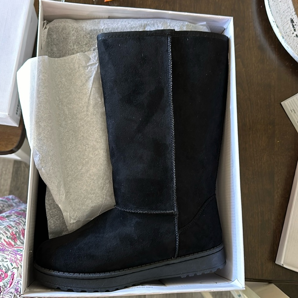 NWT in box Snow boot